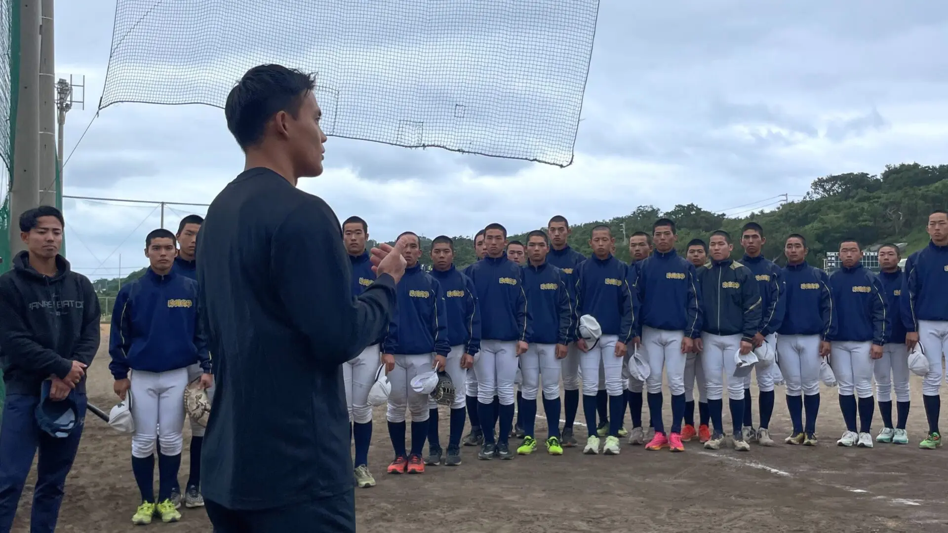 沖縄尚学高等学校野球部に走りの指導を行いました